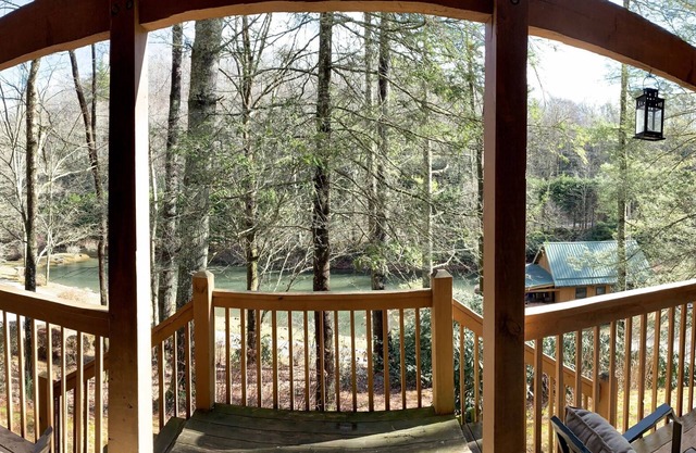 Luxury Cabin Overlooking Large Trout Pond on Former Summer Camp. Come & Play