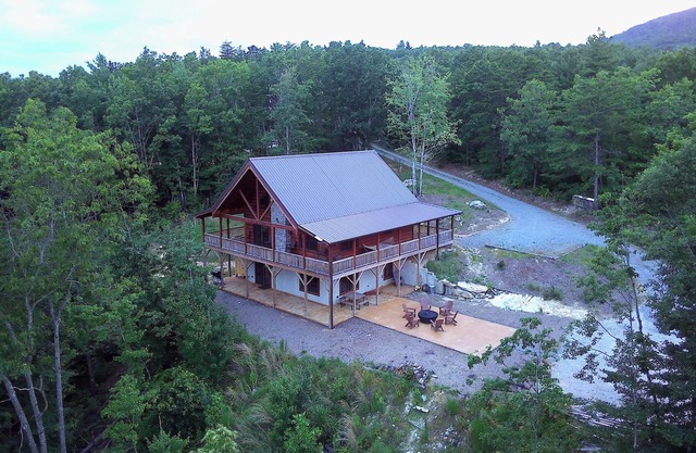 Luxury Cabin with Hiking, Kayaks & Paddle Boards. Mountain Views near Lake James