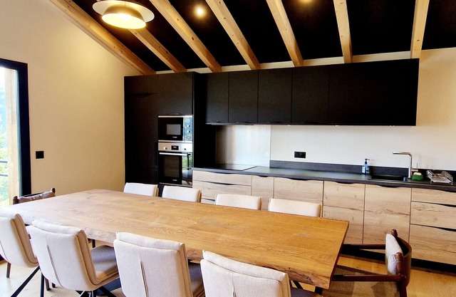 Luxury chalet with sauna, ski room and parking near the slopes