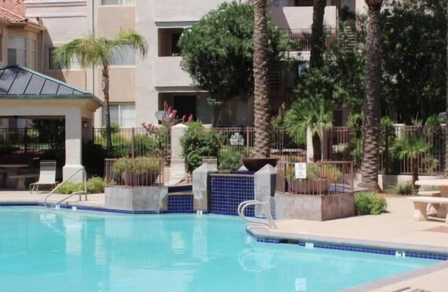 Luxury Condo, Beautiful Amenities, Pool, Hot Tub