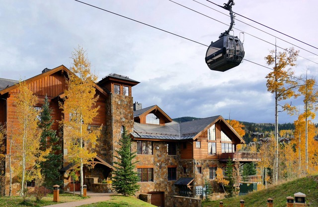 Luxury Condo, Close to Gondola, Private Hot Tub, Great Ski Access
