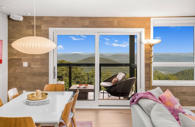 Luxury Condo in the Sky! Finest in Wintergreen!