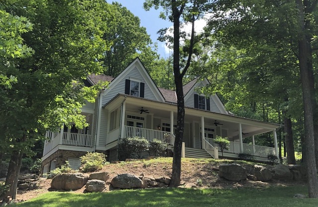 Luxury contemporary mountain farmhouse walking distance to The Homestead Resort.
