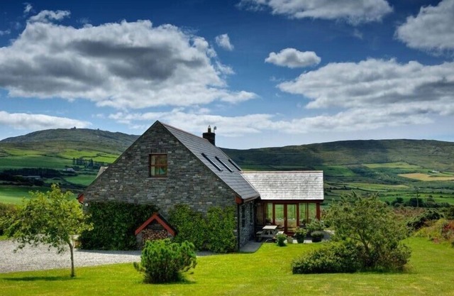 Luxury Cottage Style Stone House in Beautiful Location on Mizen Head Peninsula