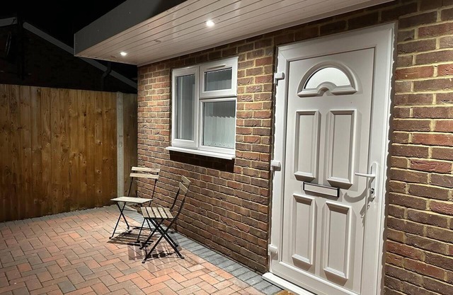 Luxury Detached Studio Apartment in Luton