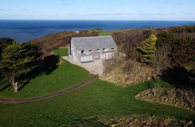 Luxury Devon holiday house with stunning sea views, close to the beach sleeps 10