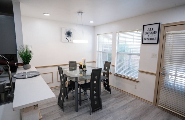 Luxury DFW Airport Townhouse 3 Bedroom