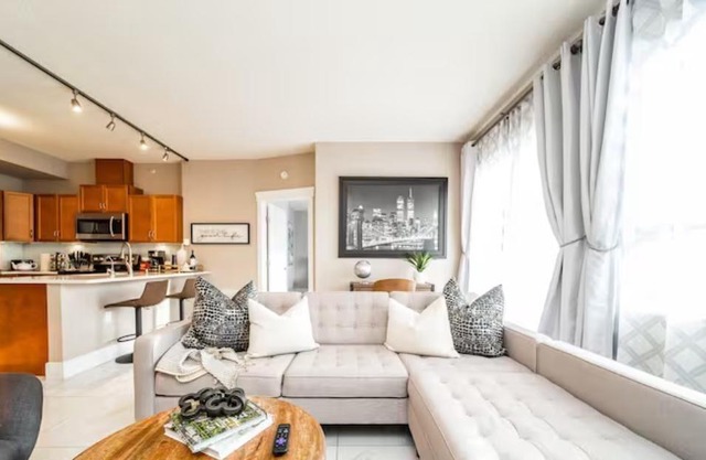 Luxury Downtown Suite - River Valley View - Patio & BBQn