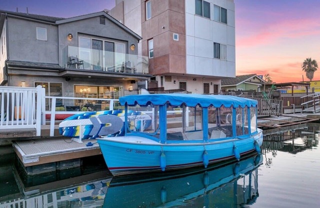 Luxury Duffy Boat + Bayfront Paradise + 5 Star Gem