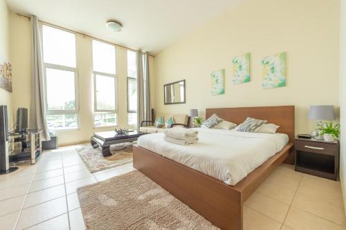 Luxury Escapes - Budget Studio Apt near Metro Stn - MOG184 DG