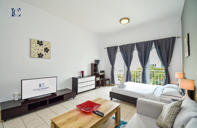 Luxury Escapes - Tranquil Studio Near Furjan Metro - Relaxing Holiday Retreat