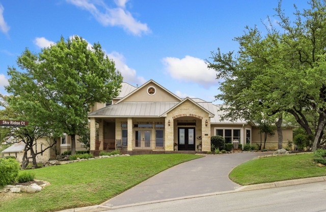 Luxury Family Getaway, Pools, Hot Tub, Playground & Sleeps upto 18