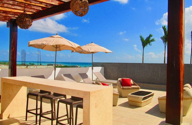 Luxury Fifth Avenue Studio with Stunning Roof Top Pool