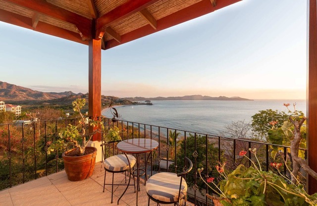 Luxury Flamingo villa with outdoor bar - pool and magnificent views