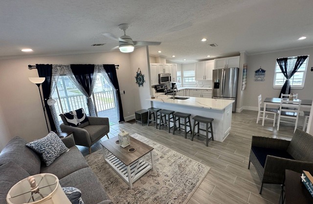 Luxury FMB DEEP DISCOUNT April - Dec 2025 2BR Prime Location & Amenities Await!