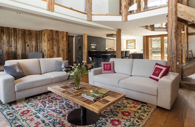 Luxury Catered Chalet with spectacular views and large Hot Tub