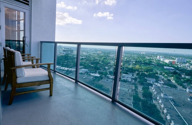 Luxury Furnished 2-Bedroom Condo; Rooftop Pool Deck, Wynwood + Design District