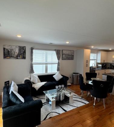 Luxury Gated NYC Theme 3BR 2B with Parking by EWR