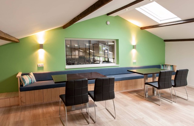 Luxury group accommodation, 30 minutes from all big cities and sea.