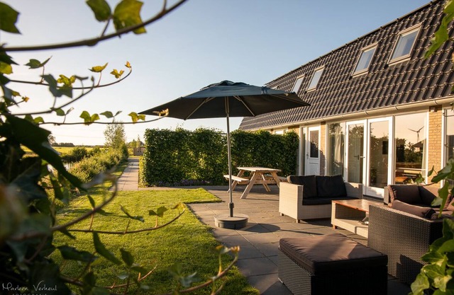 Luxury Group Accomodation Surrounded by Meadows and Close to the Major Cities