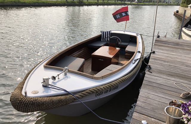 Luxury (holiday) home, Amsterdam, on the water incl. Use of motor sloop
