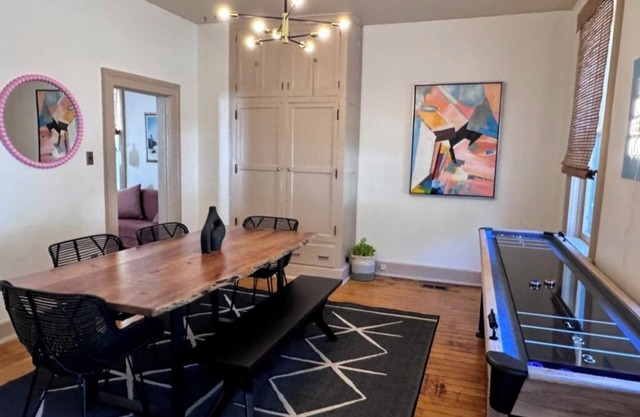 Luxury Home:3 Bed/2 Bath with Shuffleboard~ walk to Restaurants/Bars near Purdue