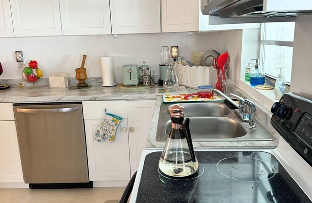 Luxury Home Near Wynwood Fl! 15 minutes from Airport & Miami Beach