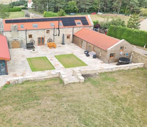 Luxury Home, The Residence Sleeps 10, 2 Hot Tubs & Scenic Views near Durham & Bishop Auckland