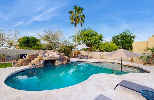 Luxury home w/private pool & optional pool heat, rooftop patio & mountain views