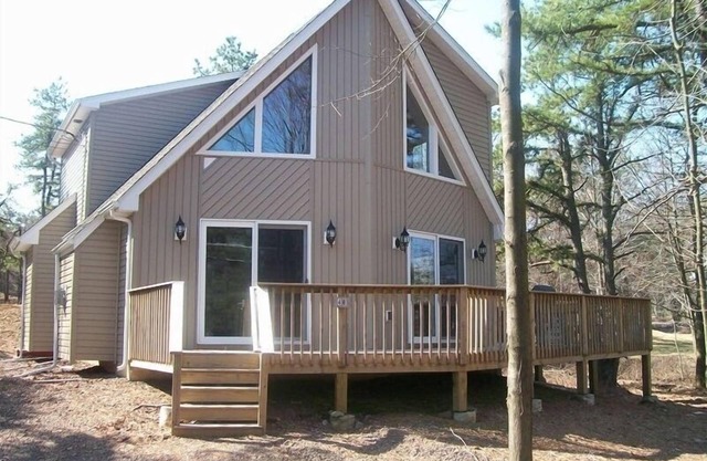 Luxury, Hot Tub,Fireplace,Pool Table,Pet Friendly,No Security Deposit!