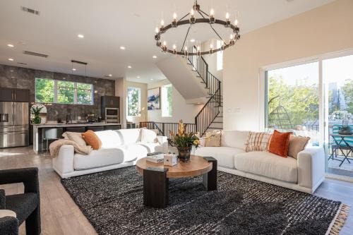 Luxury Houston Home, Spacious & Walkable Location