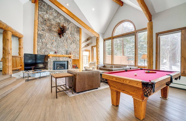 Luxury Keystone Cabin w/Hot Tub, 1 Mi to Lifts!