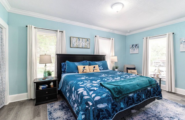 Luxury Lake Hollingsworth Loft Apartment Close to Everything King Bed WiFi
