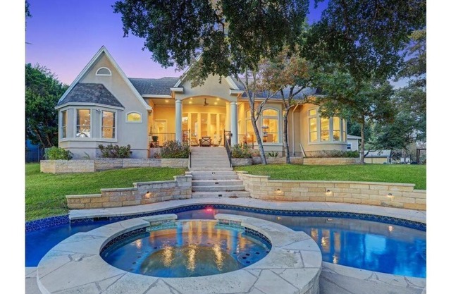 Luxury Lake House w/Heated Pool & Multiple Spas
