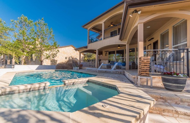 Luxury Lake Travis Waterfront River Retreat: Heated pool, yard, pool table
