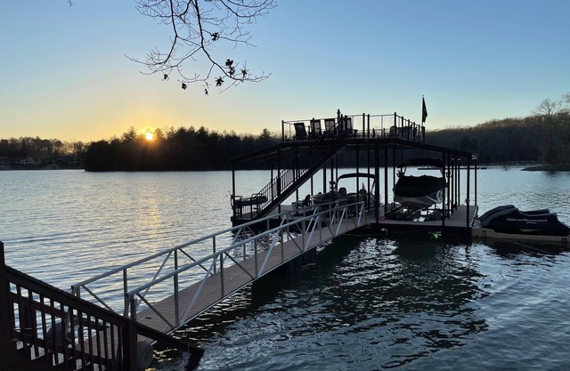 Luxury Lakefront Home on Beautiful Lake Blue Ridge; 3 K Suites + Bunk; Huge Dock