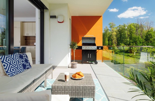 Luxury Lakefront Hideaway – Nature at Your DoorstepnBLUE4 Apartment-Balatonfűzfő