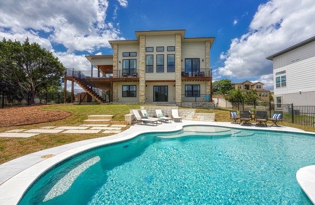 Luxury Lakeview Home w/Pool,Beach,Boat,&Gym Access