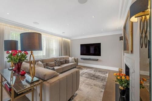 Luxury Large Park Lane Views 1250sqft