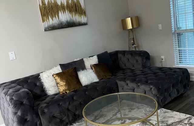 Luxury Lavish Apt.