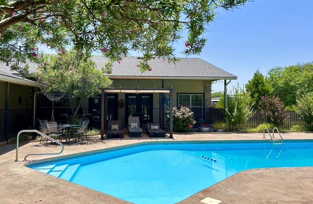 Luxury Living in a Country Setting and Minutes to Lubbock!