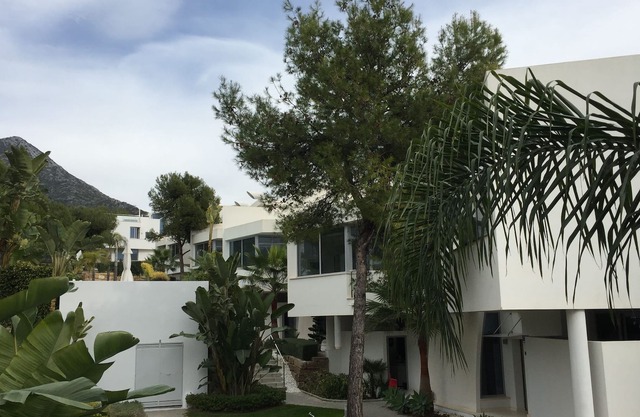 Luxury Living In Meisho Hills Modern Villa!
