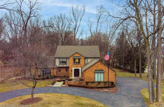 Luxury Living in Clinton Township