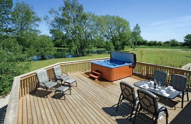 Luxury lodge with one double, ideal for couples.