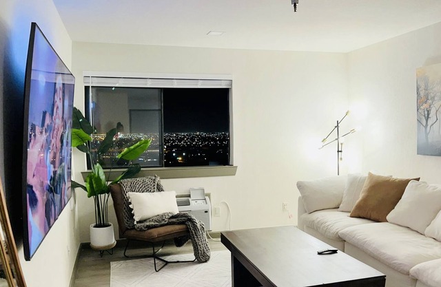 Luxury loft by the Mountains with City lights