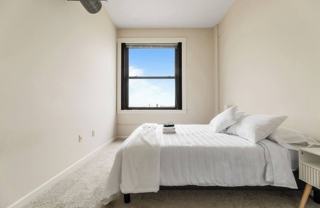 Luxury Loft & Cozy Room, Parking, Wi-Fi