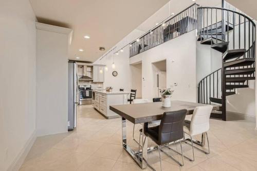 Luxury Loft With Skyline Viwes In RiNo