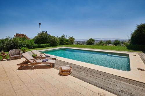 Luxury Maisonette with Pool