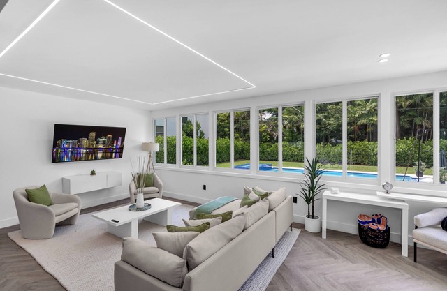 Luxury Modern Villa in heart of Brickell with Heated Pool & HotTub