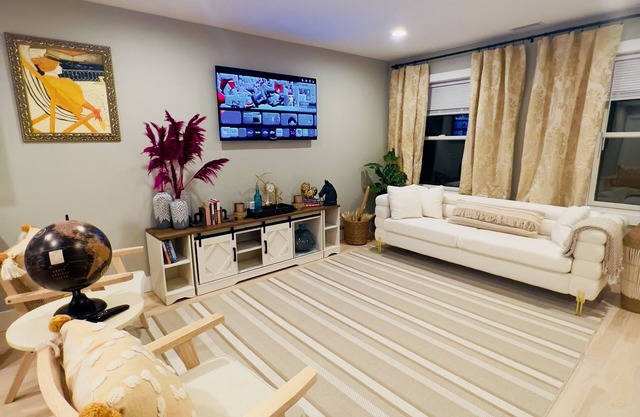 Luxury New-built - Beautiful 3 bedrooms+2 bathrooms Montclair Home